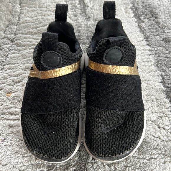 Nike runner size 9child - Picture 1 of 5